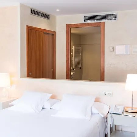 Carmen Hotel Roses