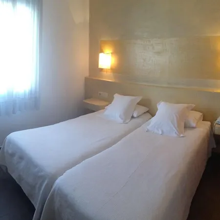 Carmen Hotell Rosas