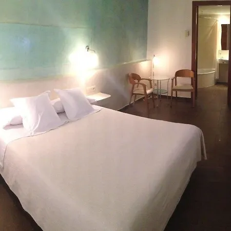 Carmen Hotel Roses
